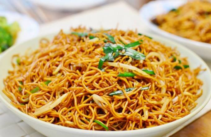 Cantonese  Soy Sauce Pan-Fried Noodles 豉油王炒面